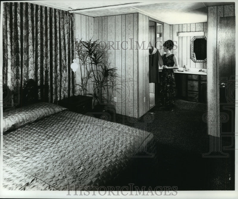 Load image into Gallery viewer, 1969 Press Photo Mobile Homes Manufacturer Association's stylish mobile home
