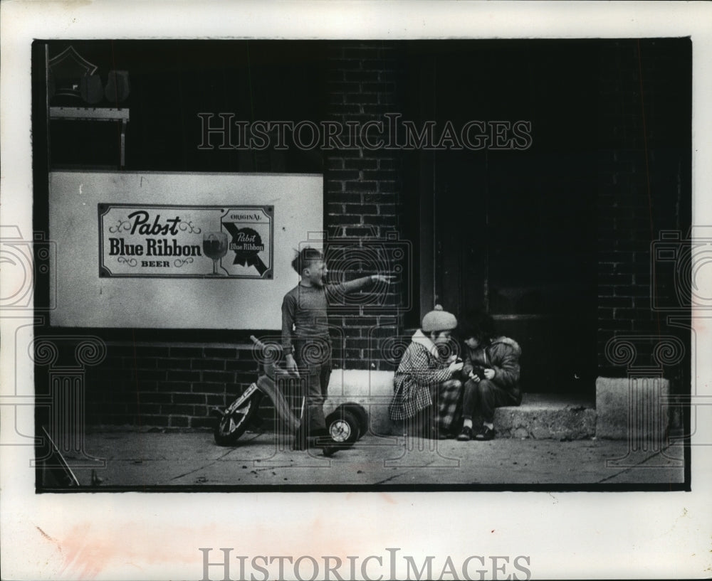 1972 Press Photo Children at the lower East Side at Milwaukee- Historic Images