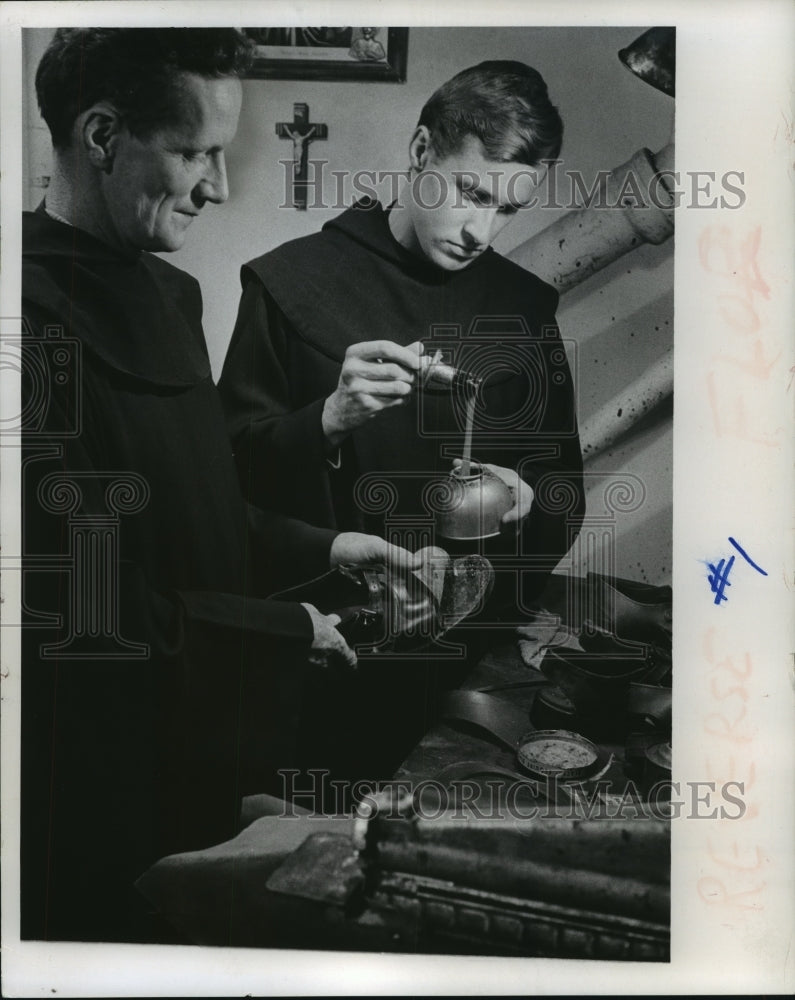 Load image into Gallery viewer, 1966 Press Photo Brother Mark teaches Brother Brendan Kearney at Holy Hill

