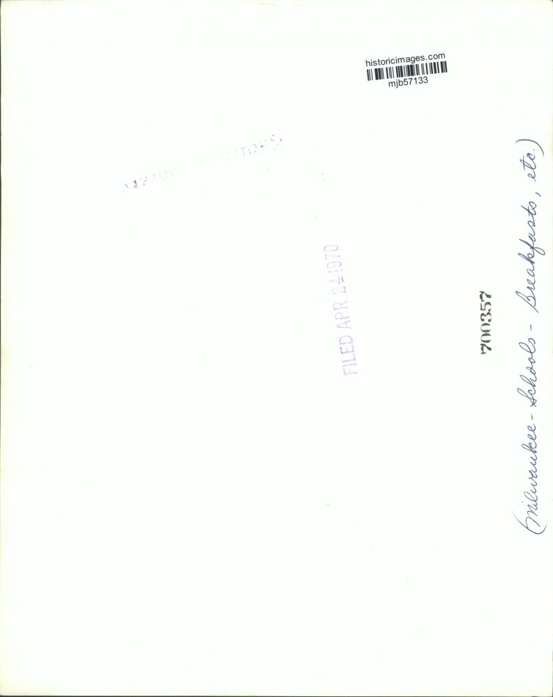 1970 Press Photo Student Eats Breakfast At A Milwaukee School - mjb57133