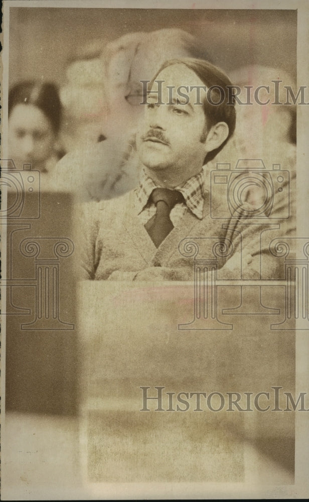 Load image into Gallery viewer, 1976 Press Photo Anthony Busalacchi at Milwaukee School Integration hearing
