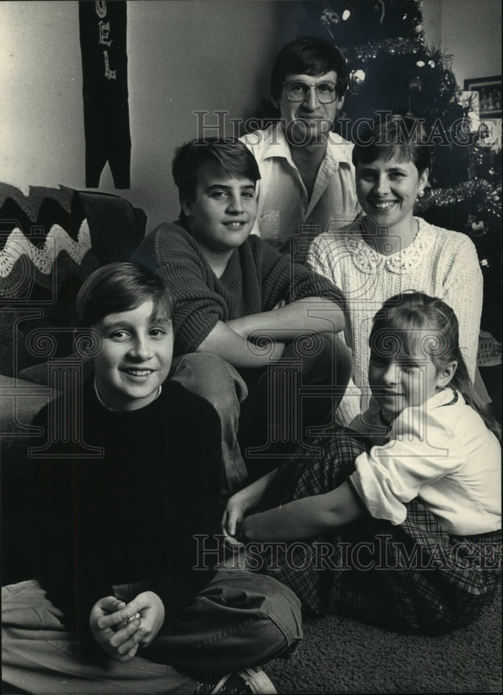1987 Press Photo Troy Olsen-Wais is home again with family after hospital stay