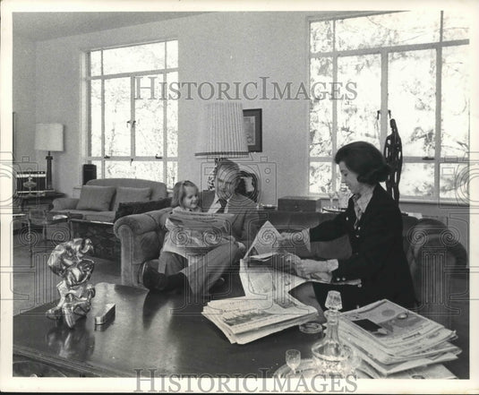 1975 Press Photo Hills Family, Roderick, Carla and daughter Alison - mjb57619