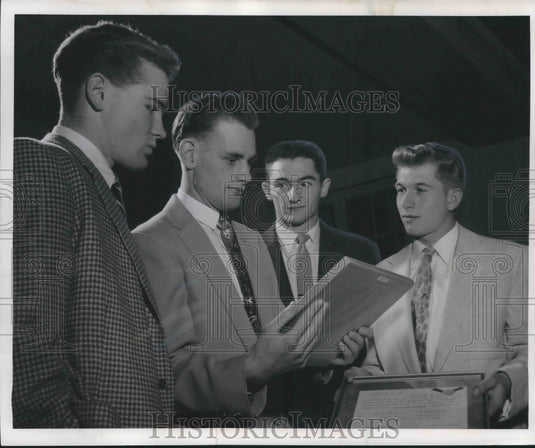1954 Press Photo Parents of Milwaukee area high school football stars get awards- Historic Images