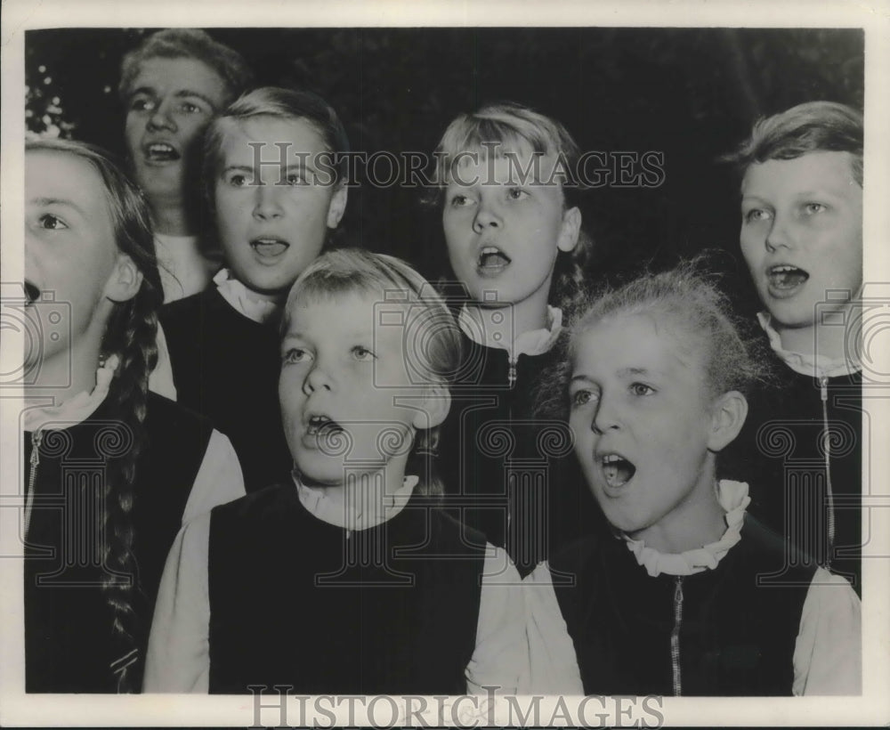 1957 Press Photo Singers of Obernkirchen, Saxony return in Arion Club series- Historic Images