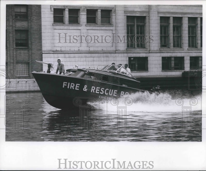 Load image into Gallery viewer, 1962 Press Photo Jet Propelled Fireboat, Milwaukee, WIsconsin - mjb57813
