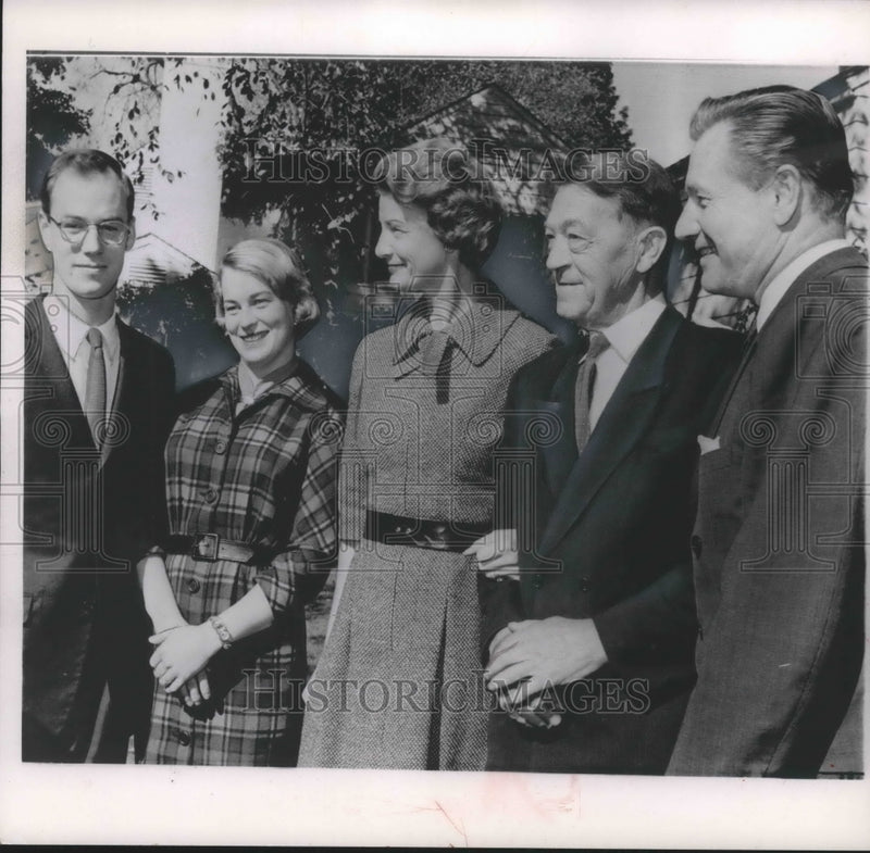 Load image into Gallery viewer, 1959 Press Photo Rockefellers Entertain At Family Estate In Pocantico Hills, N.Y
