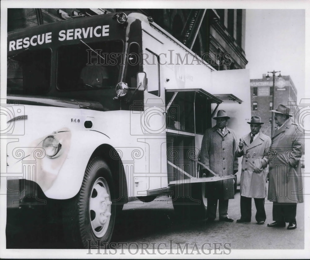 1956 Press Photo Milwaukee Police Department Rescue Service Vehicle - mjb57908- Historic Images