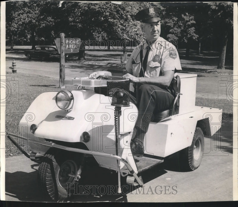 Load image into Gallery viewer, 1966 Press Photo Patrolman Ehmke shows of new 3 wheeled cycle, Milwaukee
