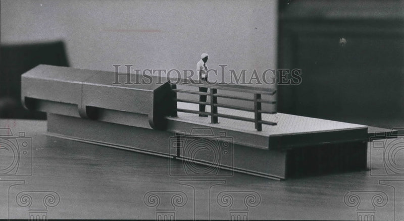 Load image into Gallery viewer, 1974 Press Photo Alternative Design Model For Wisconsin Avenue Bridge Guard Rail
