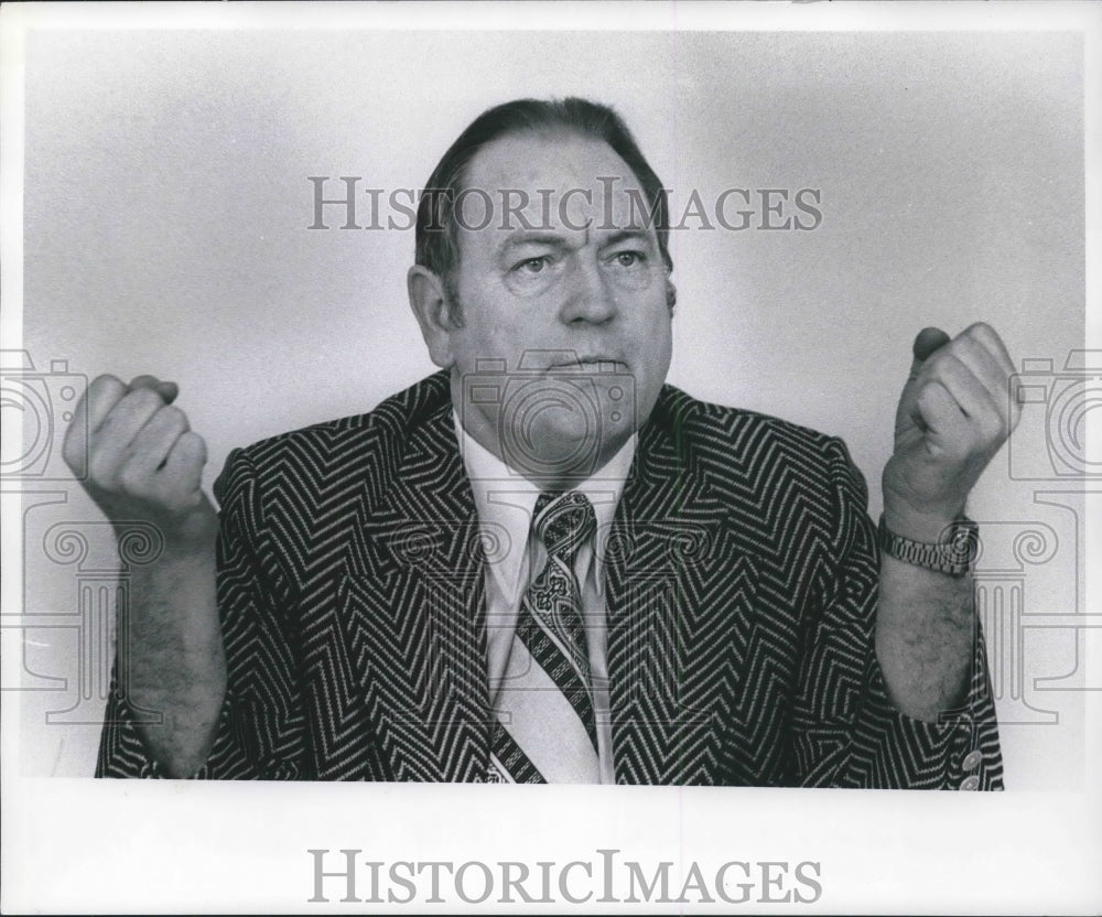 1977 Press Photo Gordon Harrison, chief negotiator for Milwaukee School Board- Historic Images