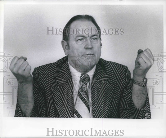 1977 Press Photo Gordon Harrison, chief negotiator for Milwaukee School Board- Historic Images