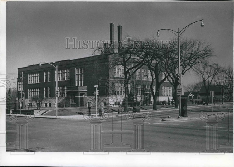 Load image into Gallery viewer, 1968 Press Photo Exterior of Hawley Environmental Education School - mjb58179
