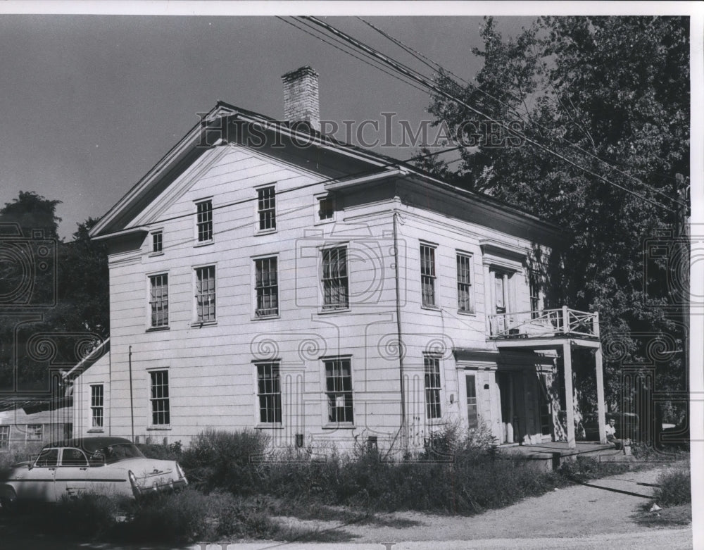 1960 Press Photo Hawks Inn headed for New Site, Delafield Milwaukee - mjb58201