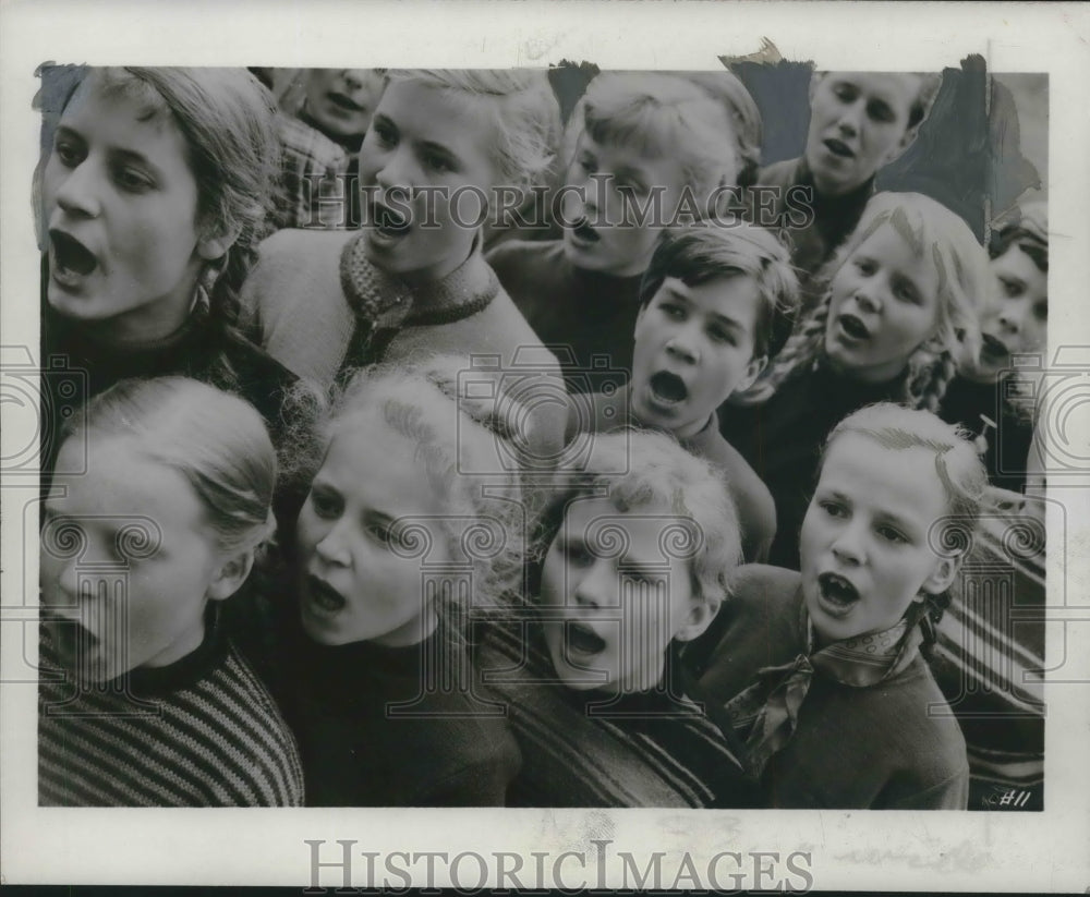 1954 Press Photo Tthe Obernkirchen Children&#39;s Choir performing- Historic Images