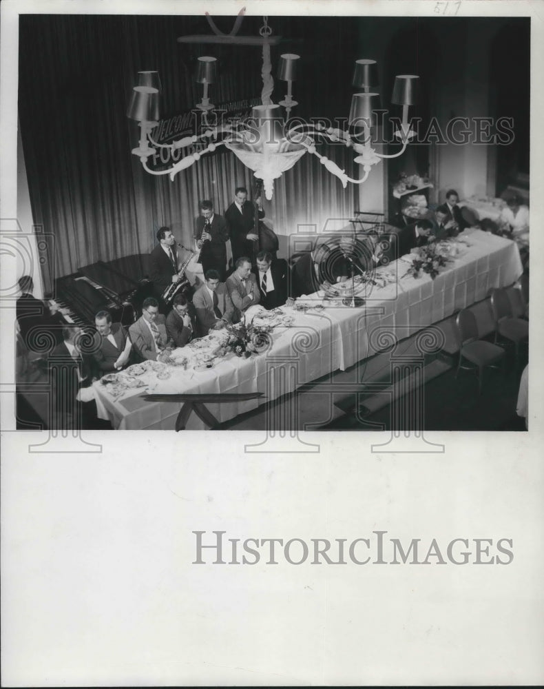 1952 Press Photo Milwaukee Journal awards banquet, Milwaukee Athletic Club