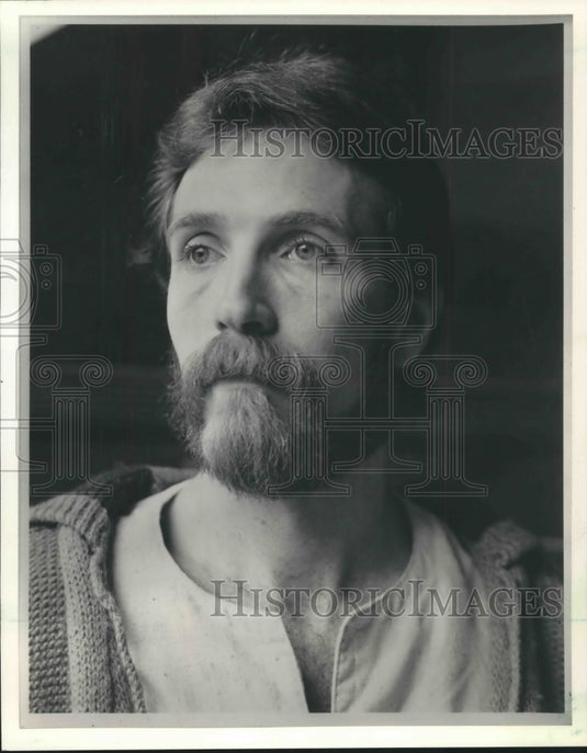 1987 Press Photo Thomas Hansen, Milwaukee theatre performer & costumer- Historic Images