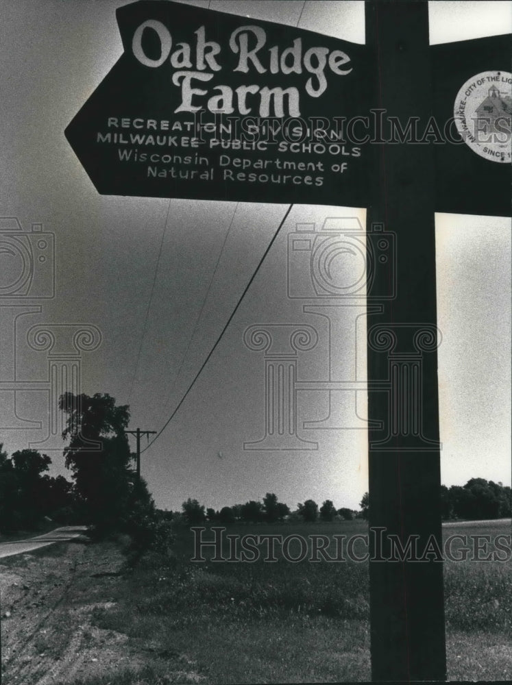 1992 Press Photo Front Entrance Sign To Oak Ridge Demonstration Farm Milwaukee- Historic Images