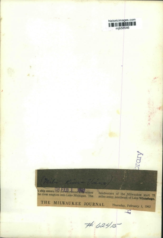 1962 Press Photo Ship Entering the Ice Encrusted Waters of the Milwaukee River