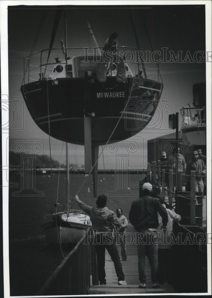 1994 Press Photo &quot;Sweet Chariot&quot; Sailboat Moved into Lake Michigan from Storage- Historic Images