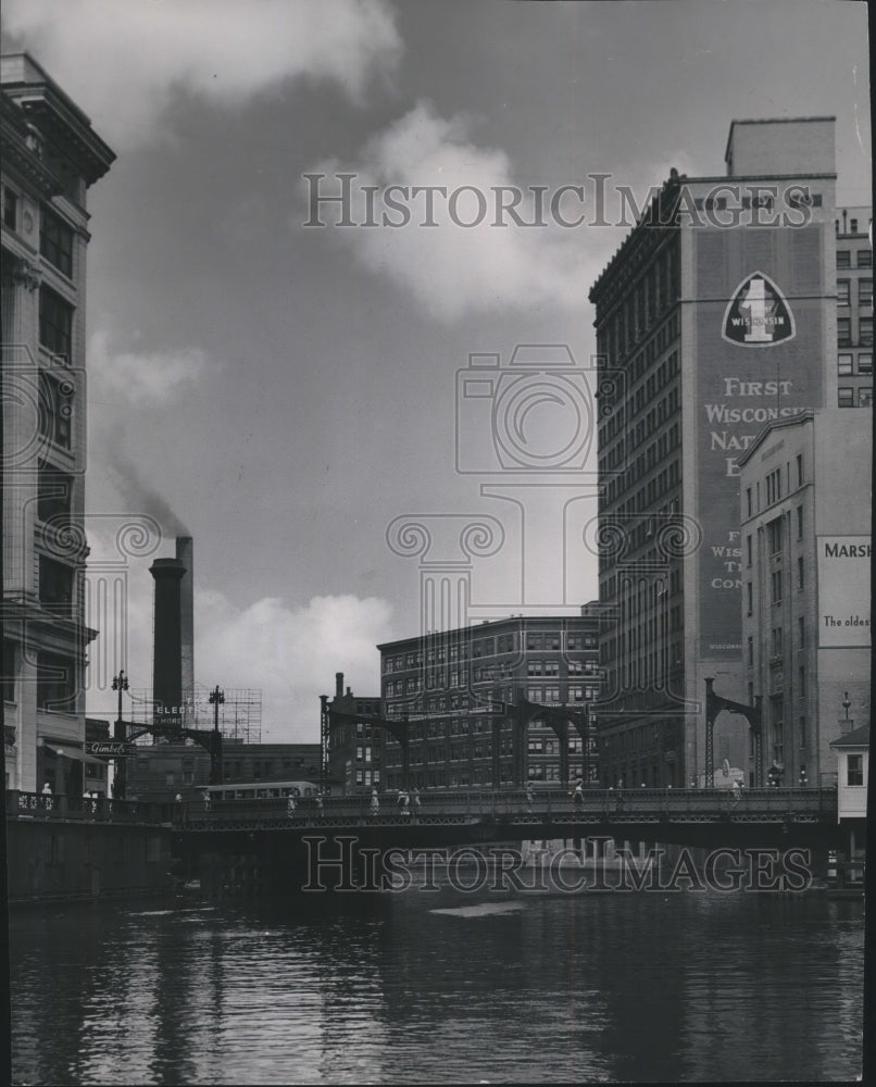 1948 Press Photo Wisconsin Avenue Business Section Over Milwaukee River- Historic Images