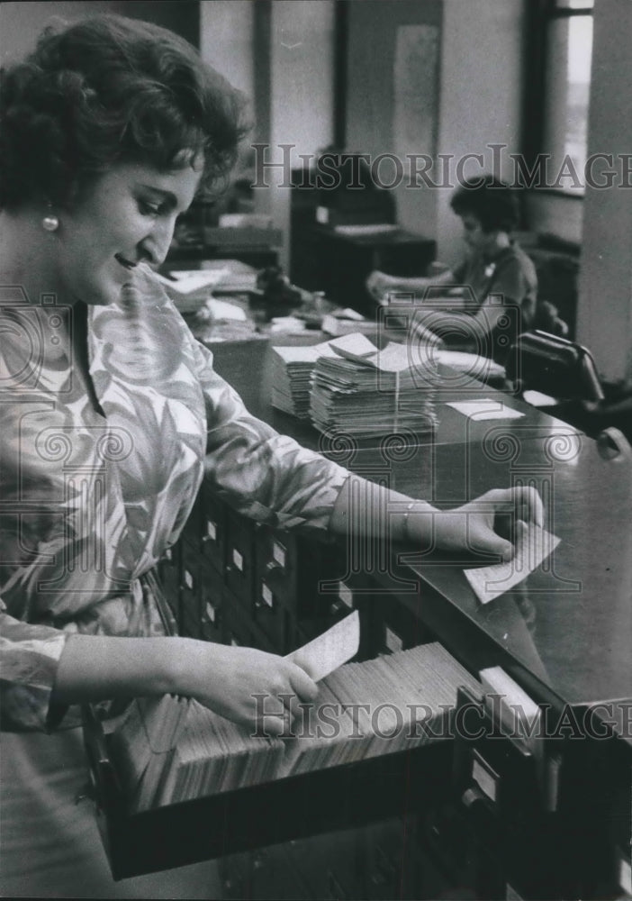 1964 Press Photo Ruth Mucha Working at Traffic Bureau in Milwaukee, Wisconsin- Historic Images