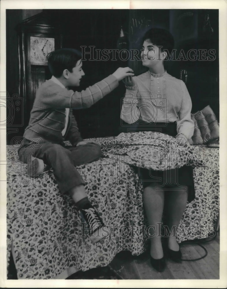 1964 Press Photo Actors Barry Gordon &amp; Margaret O&#39;Brien in &quot;A Thousand Clowns&quot;- Historic Images