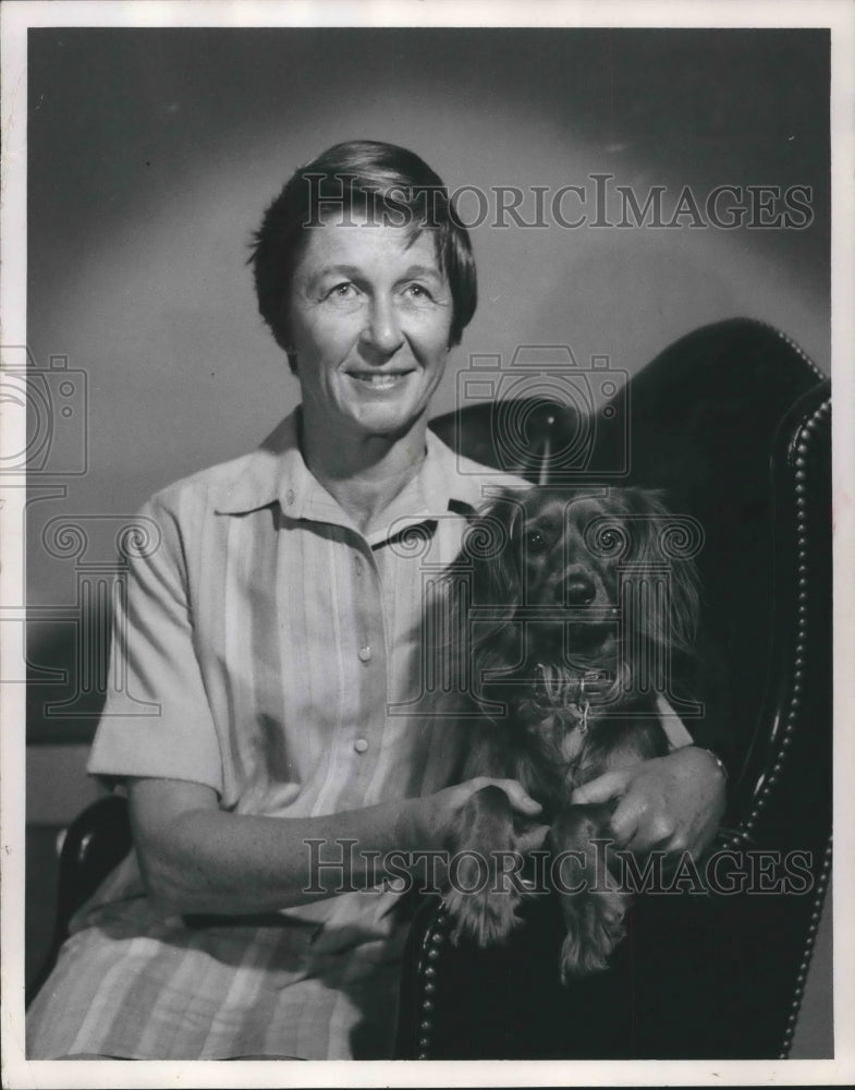 1968 Press Photo Mrs. Philip A. Hart, Wife of Michigan Senator and Dog- Historic Images