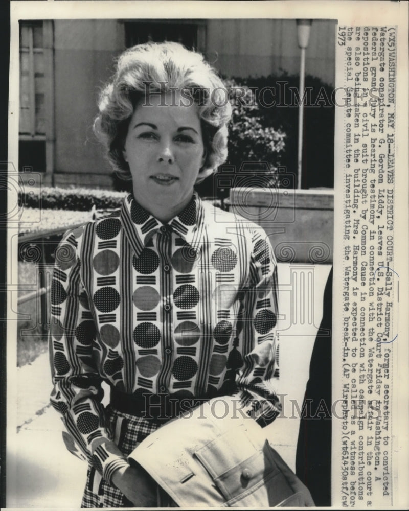 1973 Press Photo Sally Harmony at United States District Court Watergate Affair- Historic Images