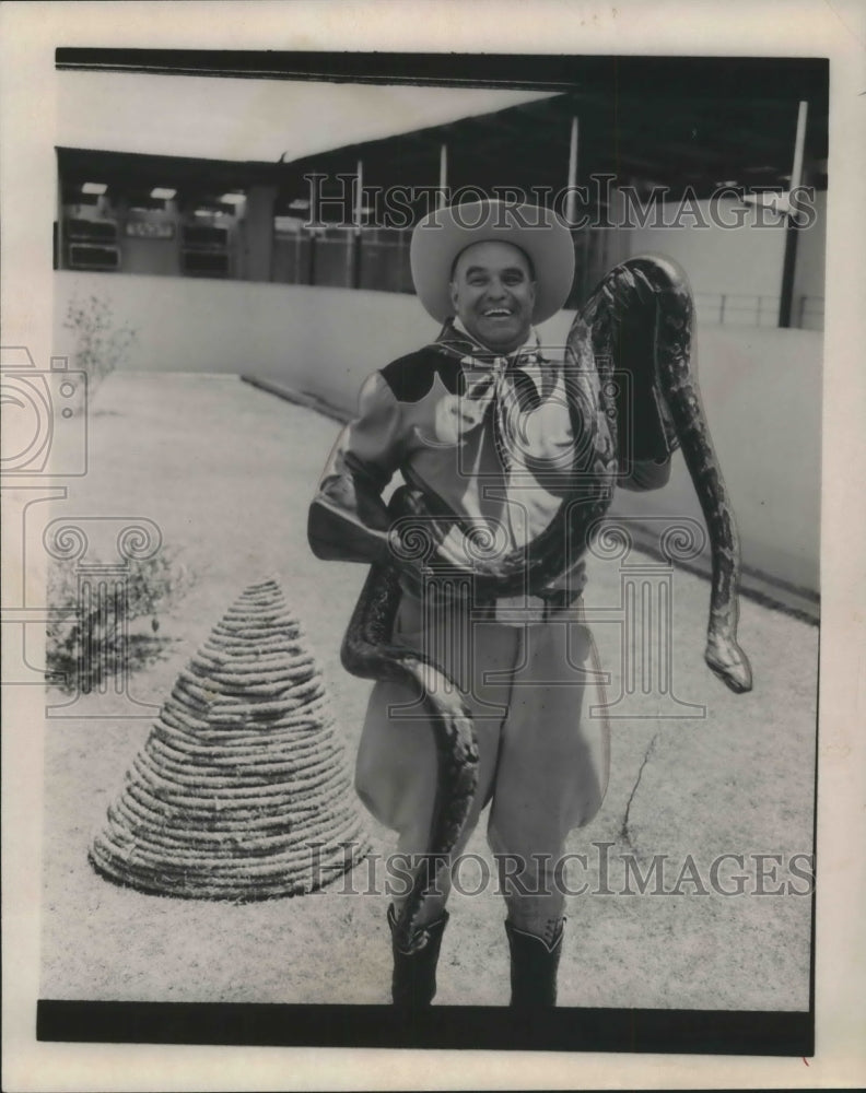 1960 Press Photo Lawrence A. Hautz, Former Insurance Man Turned Entreprenuer