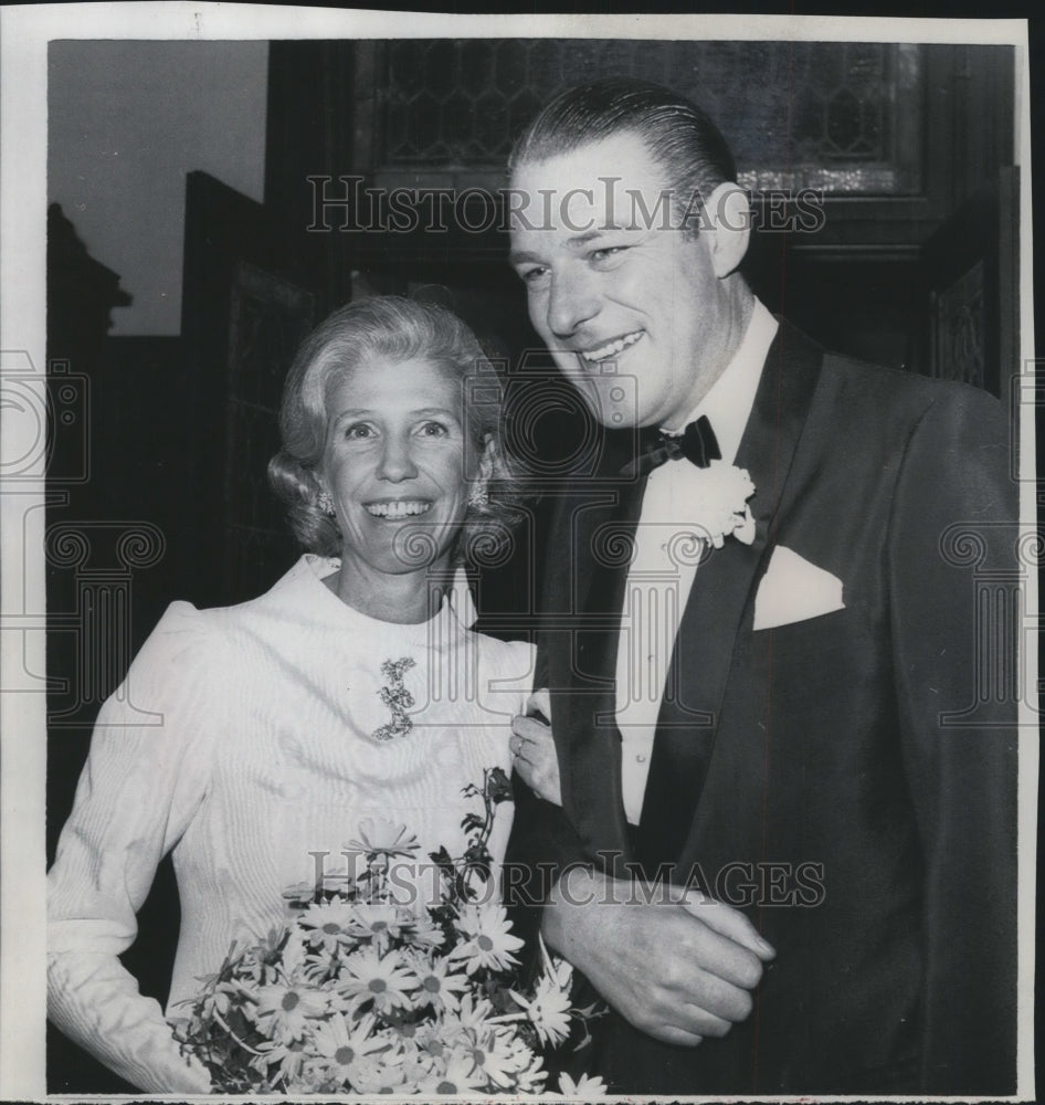 1968 Press Photo Mr. and Mrs. Andrew MacKensie Hay at their wedding in New York