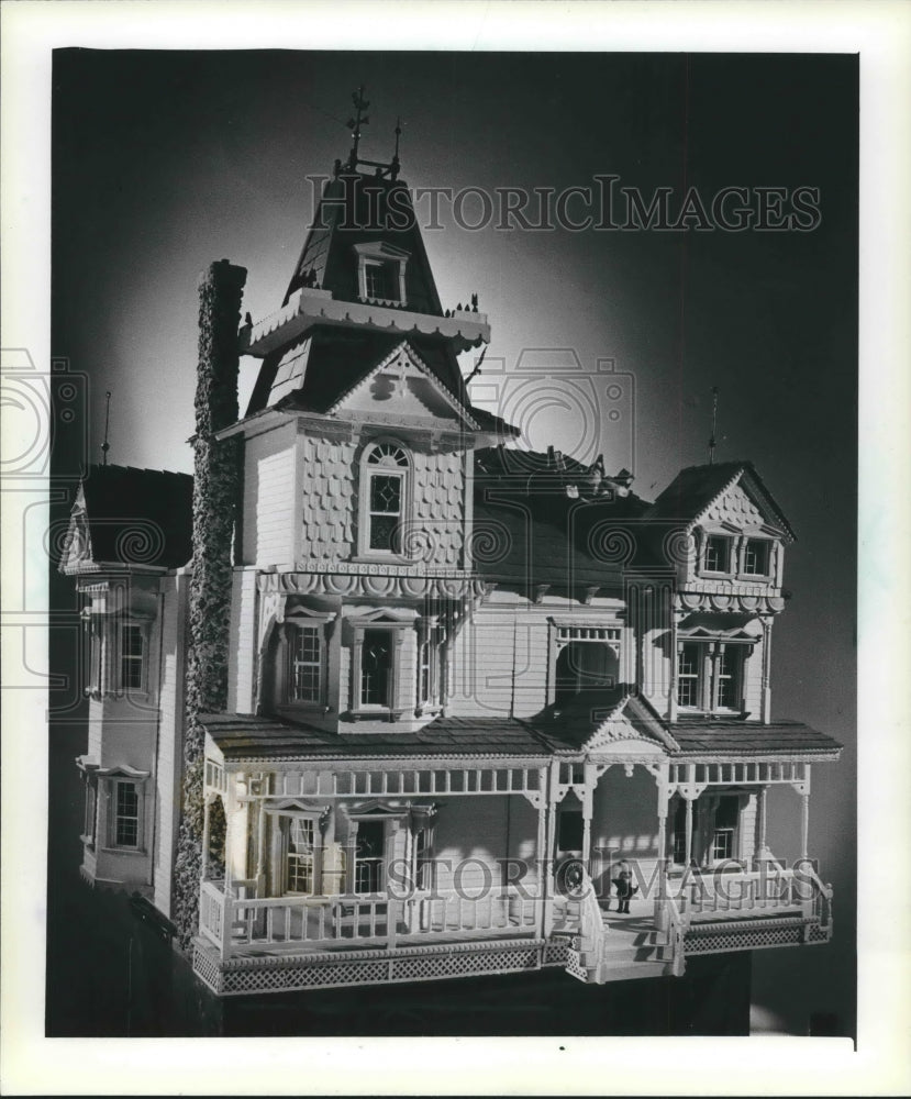 1982 Press Photo Model House by Bill Lindsay of Milwaukee, Wisconsin- Historic Images