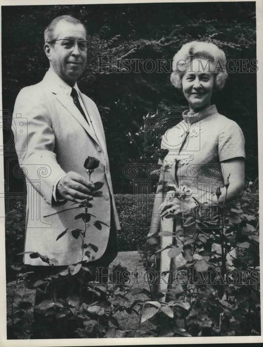 1969 Press Photo Judge Clement Haynsworth and wife love roses and classic music