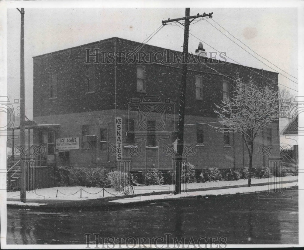 1977 Press Photo commercial/residential building, South Side of Milwaukee, WI- Historic Images