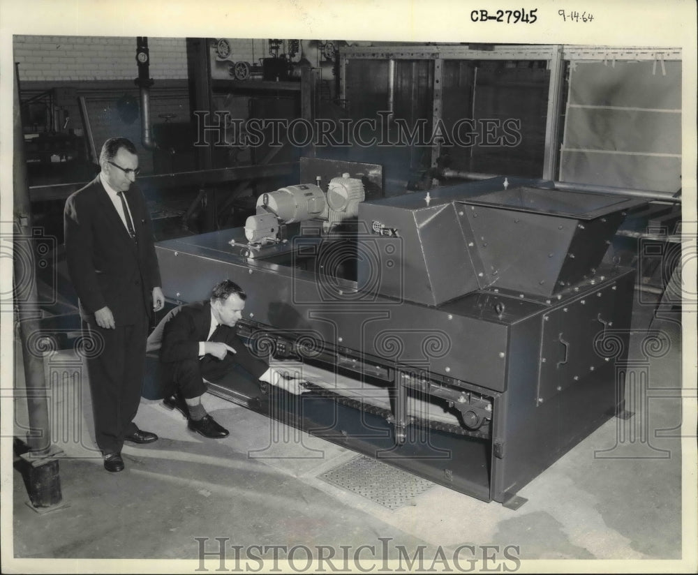 1964 Press Photo Rex Chainbelt shows steel making process Cleveland exposition