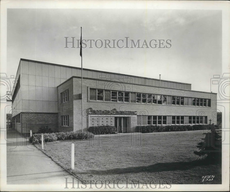 Load image into Gallery viewer, 1953 Press Photo Raymond, Inc. of Milwaukee, new Canadian plant in Toronto
