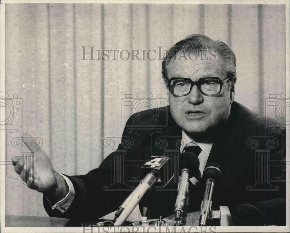 1974 Press Photo Vice President Nelson A. Rockefeller Speaks to the Press- Historic Images