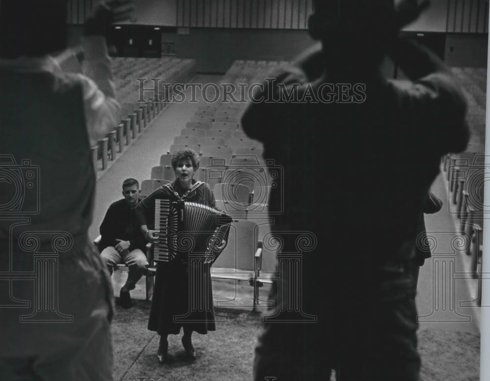 1992 Press Photo Marilyn Bartel recognized as exceptional teacher, Milwaukee- Historic Images