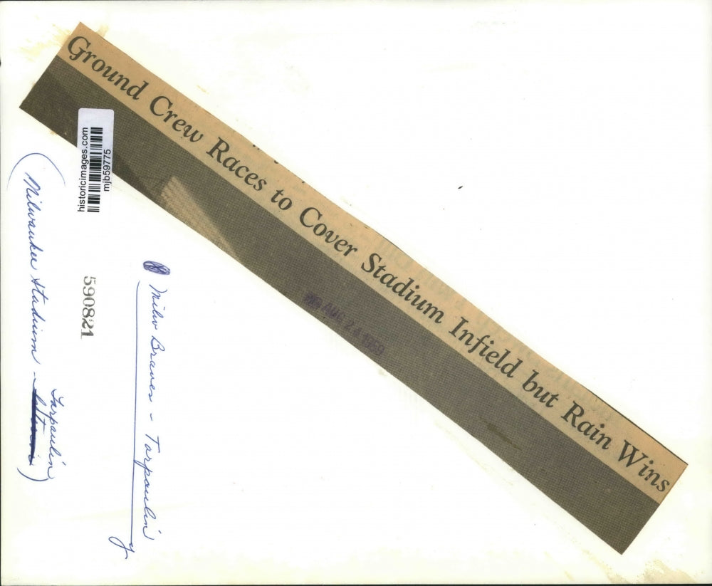 1959 Press Photo Ground crews races to cover infield, rain wins, Milwaukee