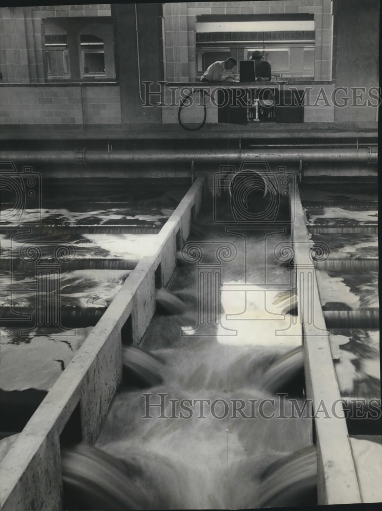 1938 Press Photo Milwaukee&#39;s Water Department tests $5 million treatment plant- Historic Images