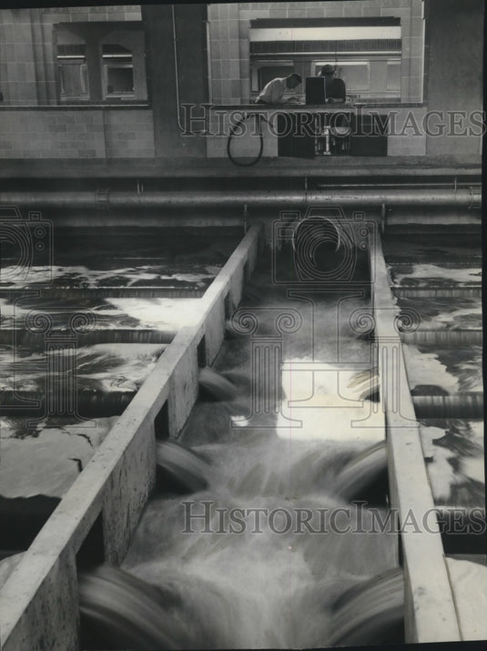 1938 Press Photo Milwaukee's Water Department tests $5 million treatment plant- Historic Images