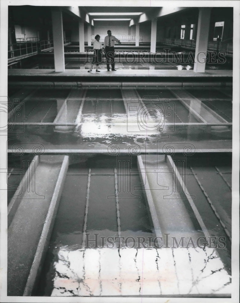 1958 Press Photo Ruth Wegehaupt tours Milwaukee&#39;s new water plant during opening- Historic Images