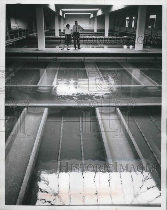 1958 Press Photo Ruth Wegehaupt tours Milwaukee's new water plant during opening- Historic Images