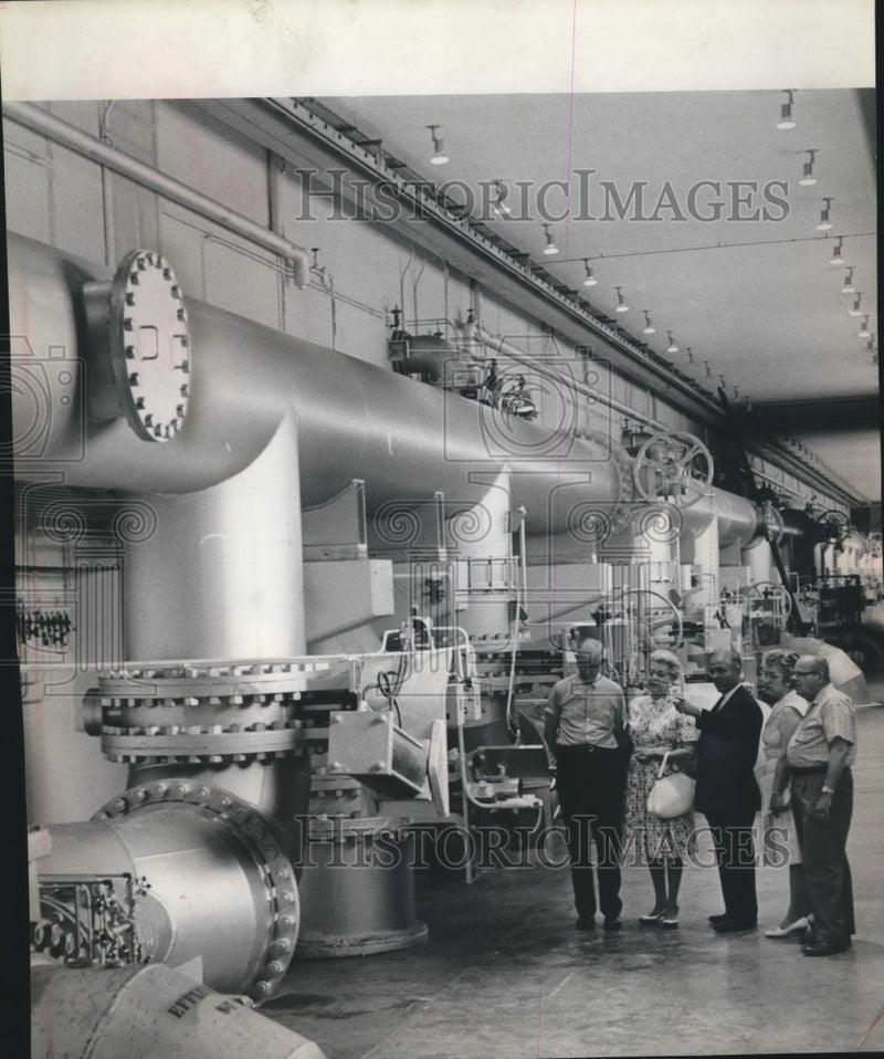 Load image into Gallery viewer, 1965 Press Photo Visitors tour Milwaukee Cities' water treatment plants.
