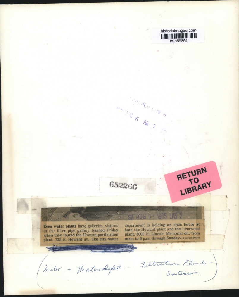 1965 Press Photo Visitors tour Milwaukee Cities' water treatment plants.