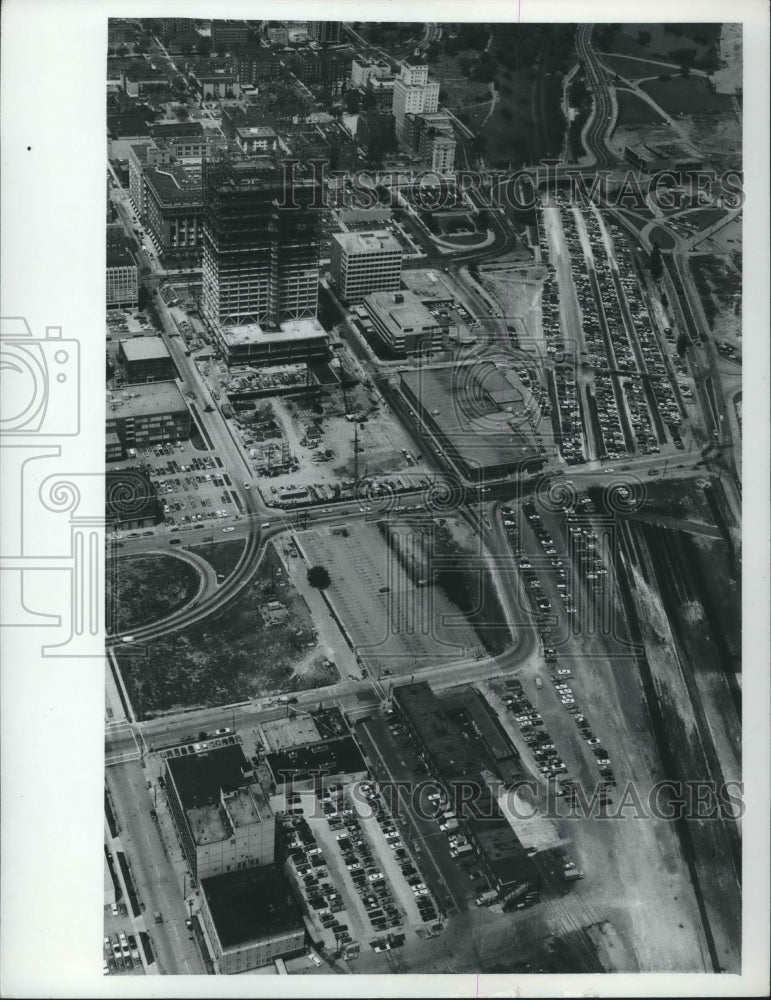 1960 Press Photo Aerial view of downtown Milwaukee - mjb60135- Historic Images