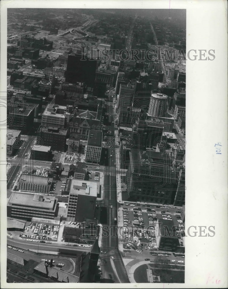 1966 Press Photo View Of Downtown Milwaukee From The Air- Historic Images