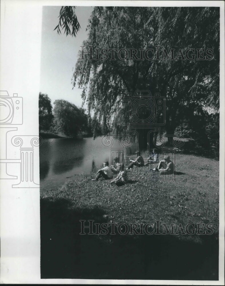 1965 Press Photo Group of Kids Sitting Near the River at Root River Parkway- Historic Images