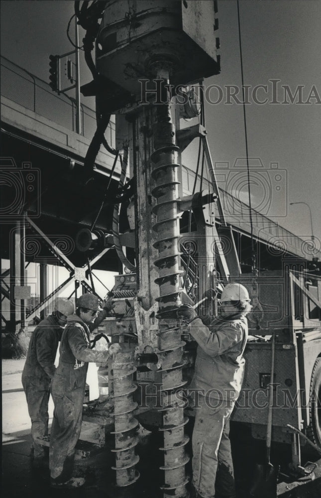 1988 Press Photo Workers drill holes at Groppi Unity Bridge to release methane- Historic Images