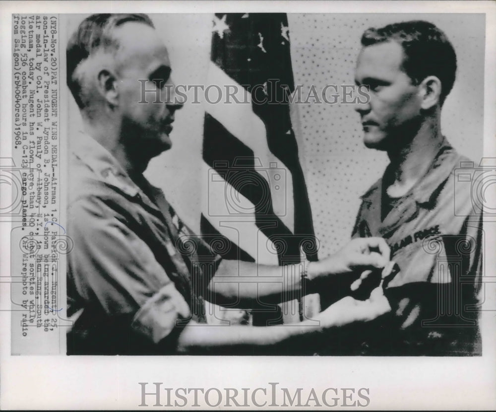 1968 Press Photo Patrick J. Nugent receives air medal 400 combat sorties Vietnam